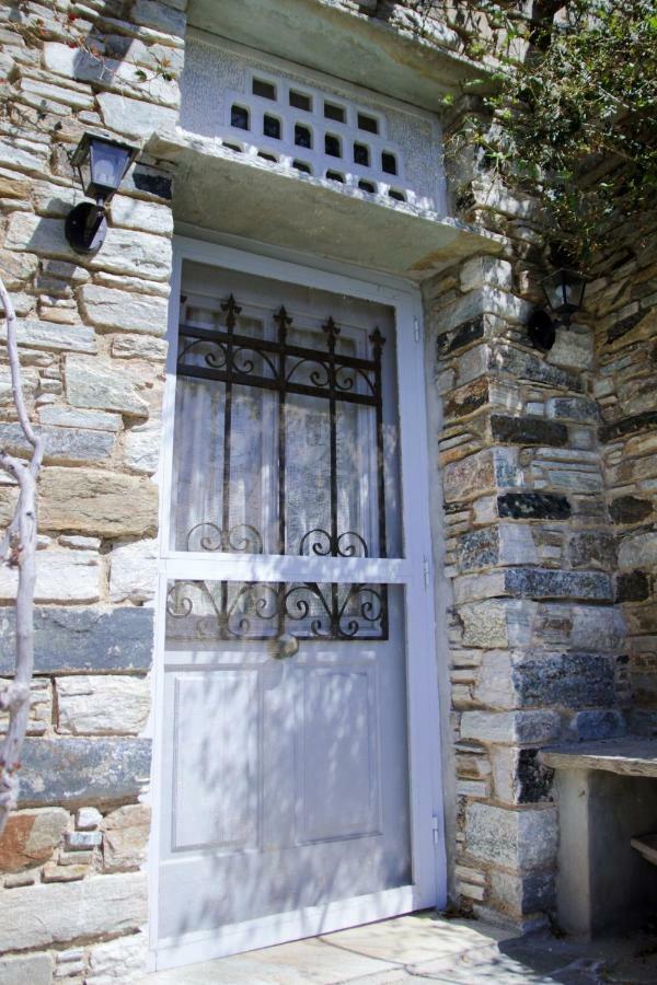 Cozy Guesthouse - Agios Romanos エクステリア 写真